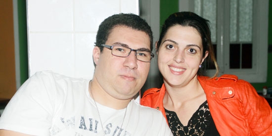 Nuliano Ortiz e Karla Ésper em barzinho da cidade noite dessas